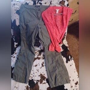 COUPE COLLECTION OLIVE GREEN CARGO PANTS, SIZE 14 WOMEN.